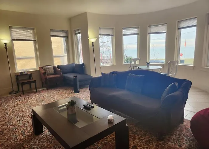 Charming Lakefront Stunning View North Apartment Chicago