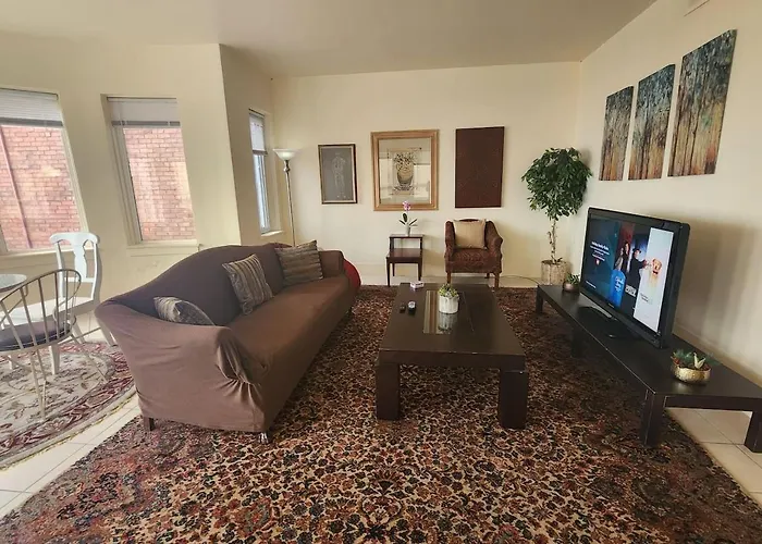 Charming Lakefront Stunning View North *
