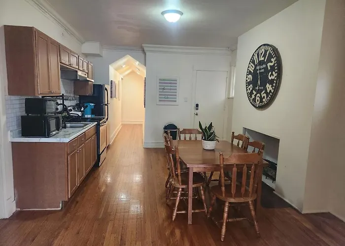 Charming Lakefront Stunning View North Apartment *