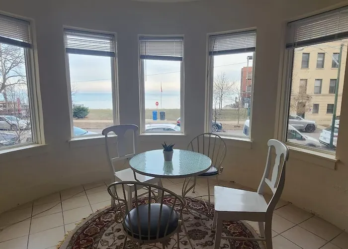 Charming Lakefront Stunning View North *