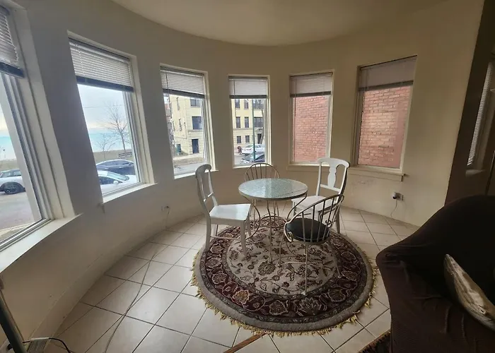 Apartment Charming Lakefront Stunning View North